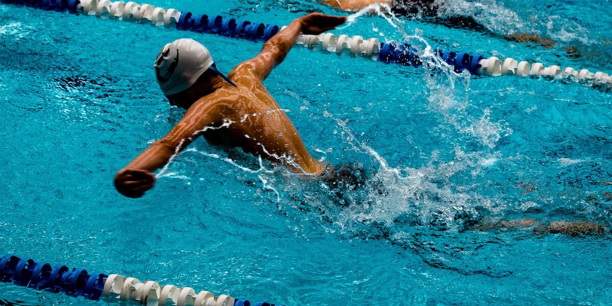 Photo by Richard R. Schünemann person swimming on marathon